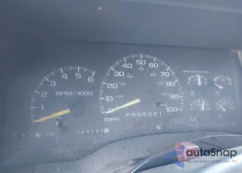 1998 Chevrolet C1500 Fleetside z USA, uszkodzony, nr VIN 1GCEC14W7WZ185024